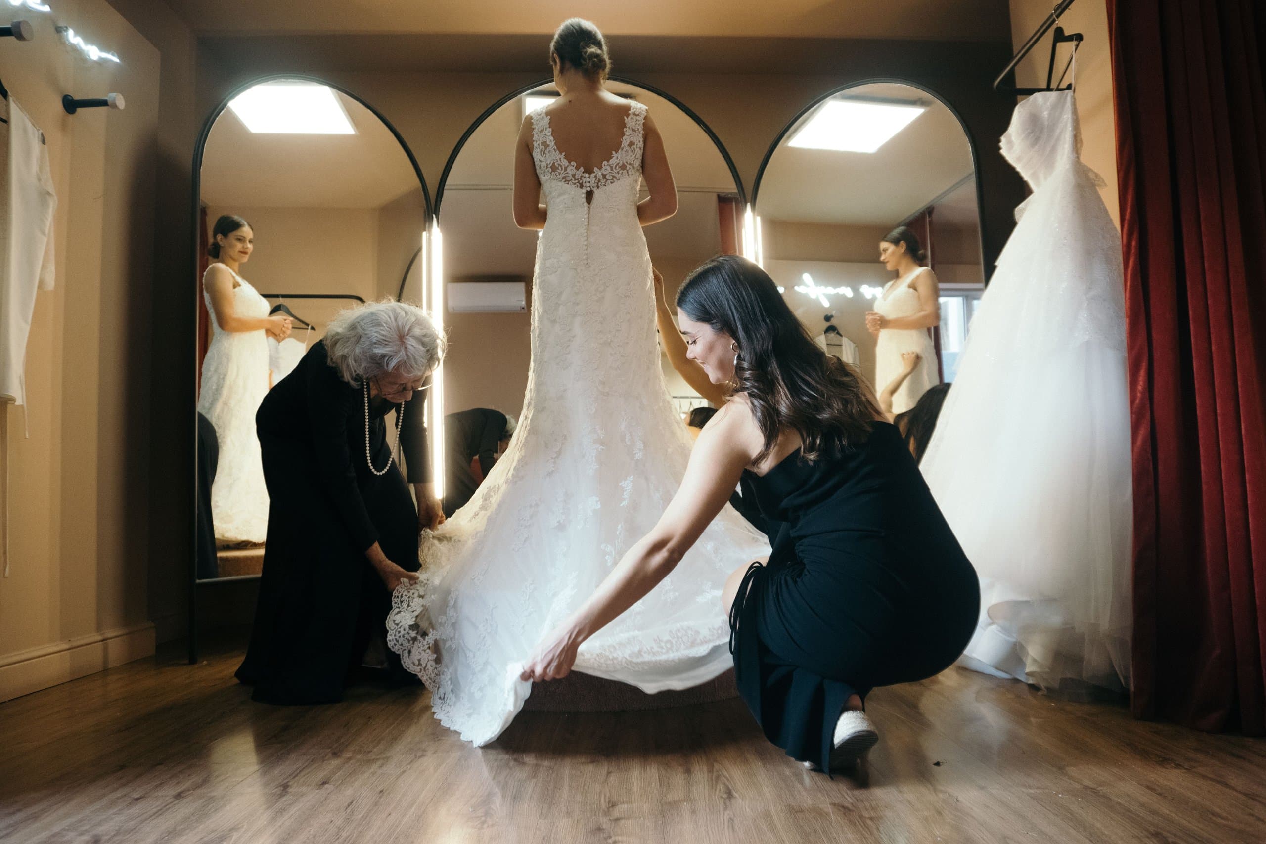 Abito da sposa e bassa statura: cosa cambia davvero in atelier