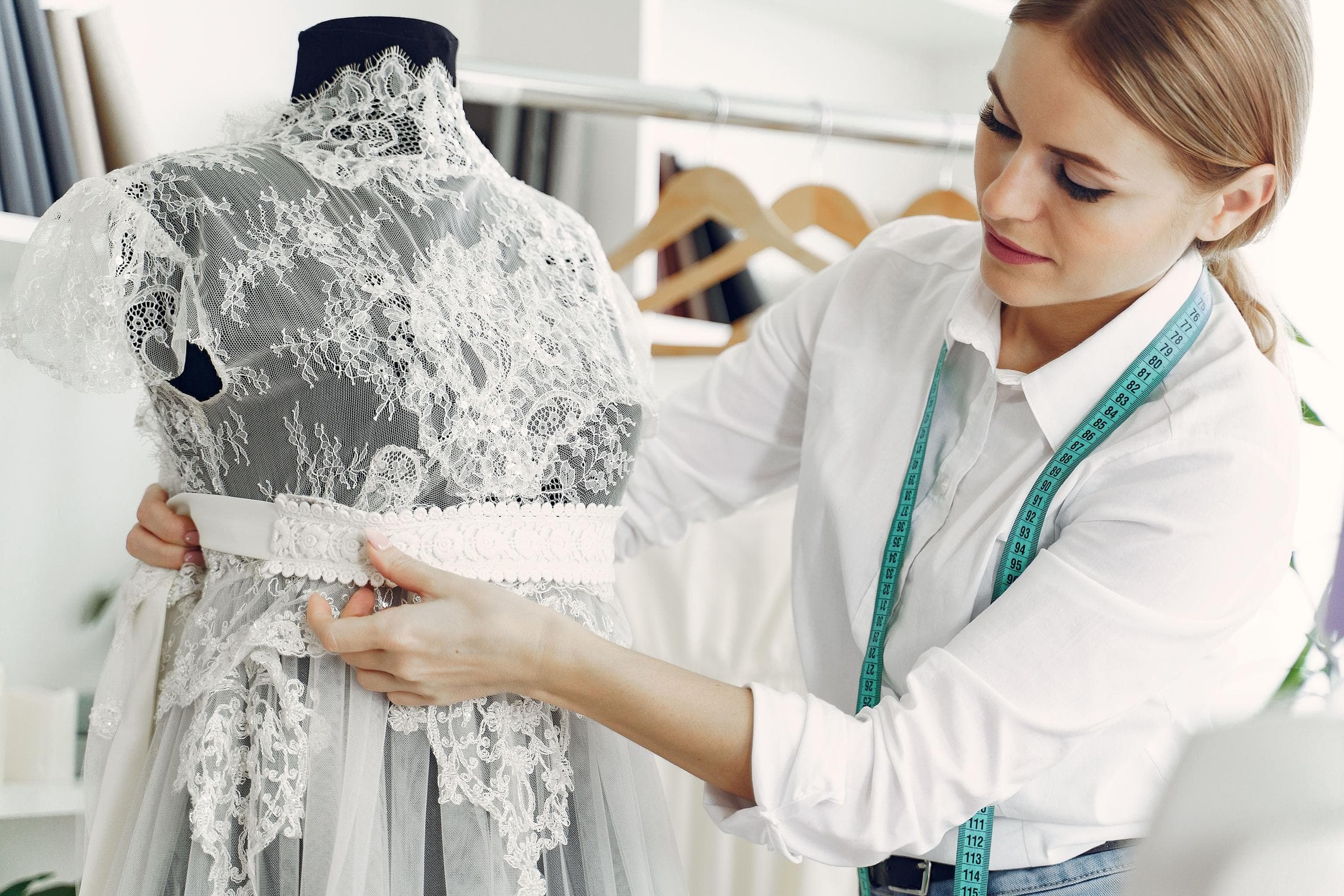 Taglia fuori standard: cambiano davvero i tempi dell'abito da sposa?