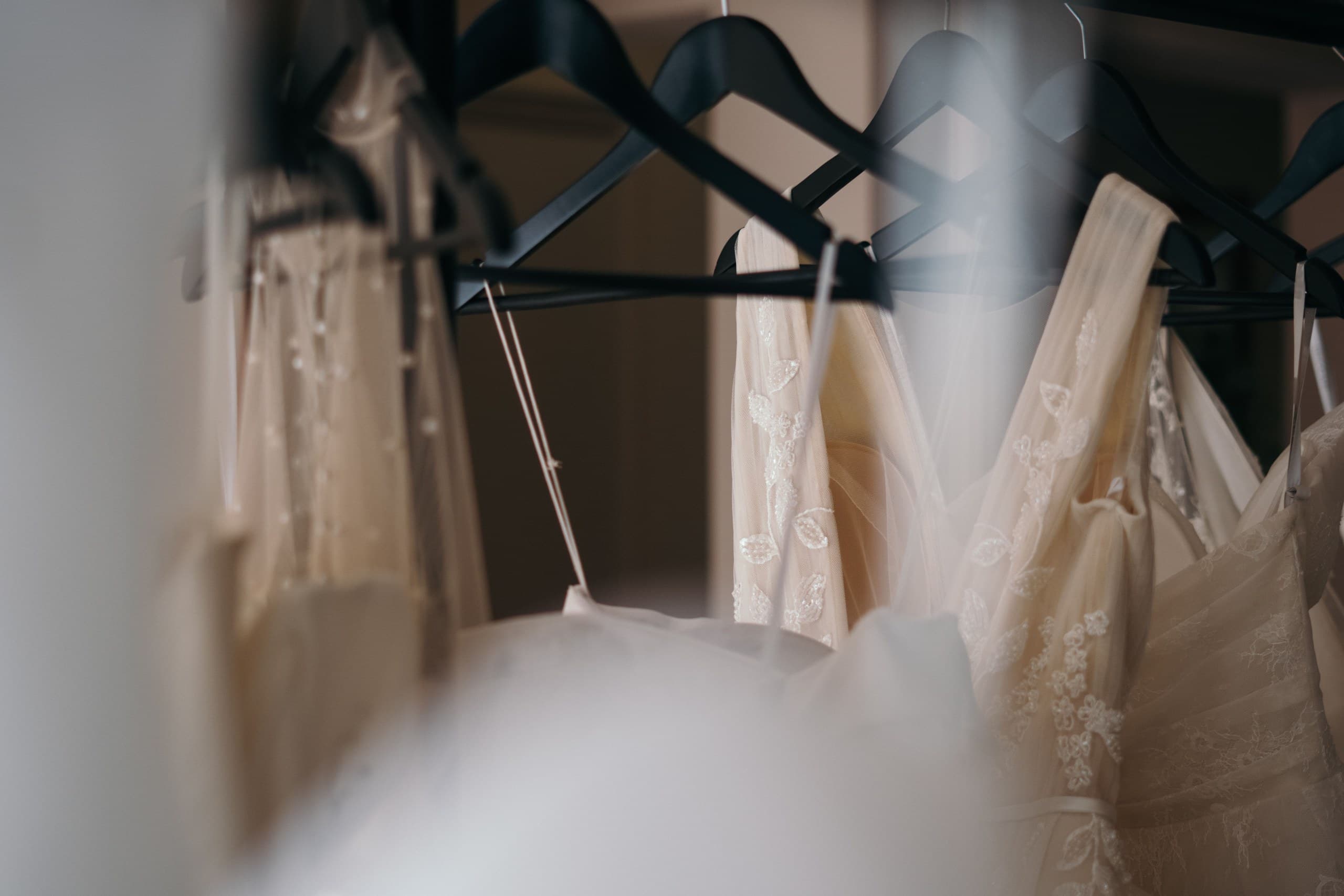 Noleggiare o comprare l'abito da sposa: come si decide davvero