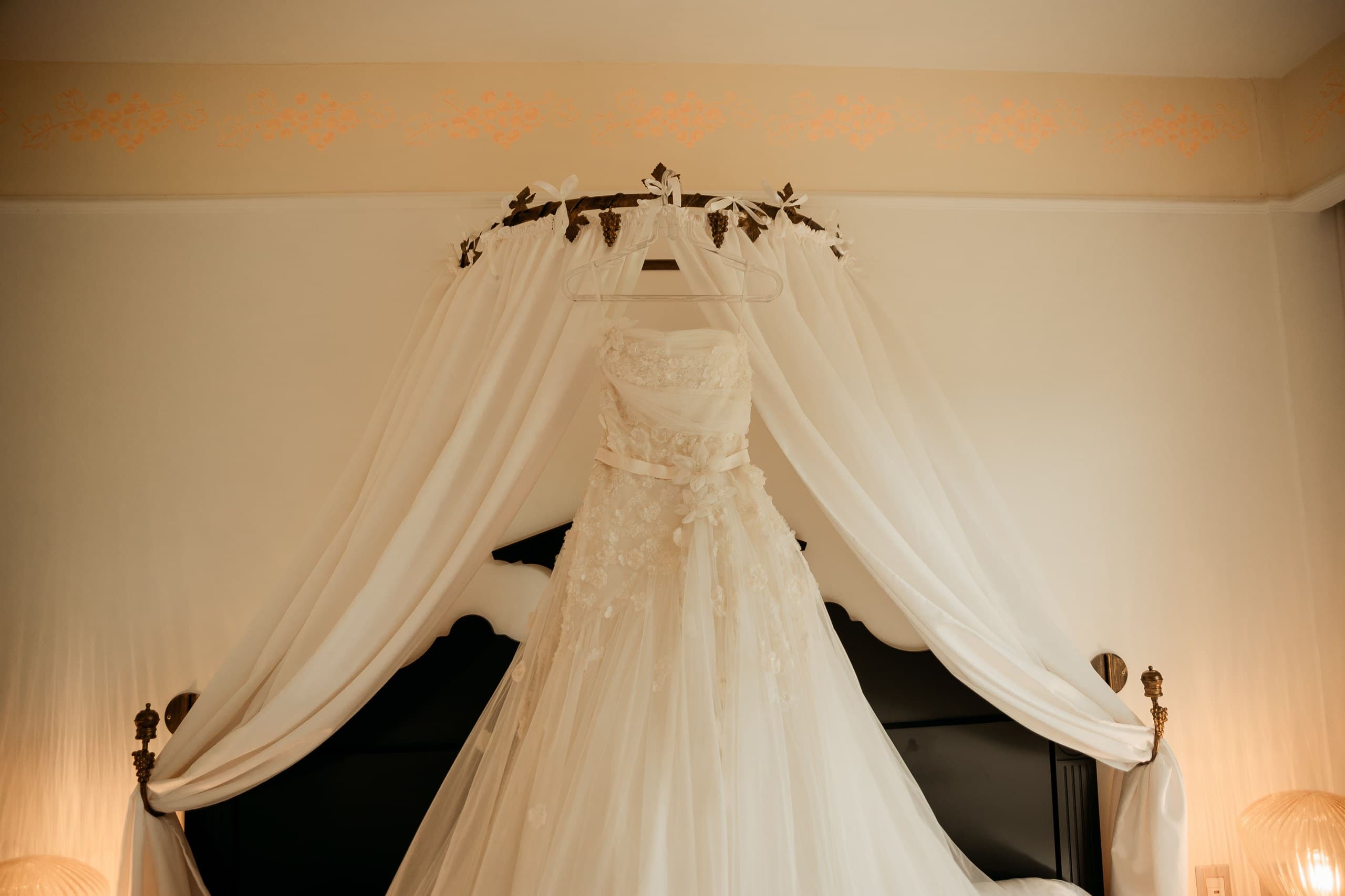 Dopo il ritiro dell'abito da sposa: come conservarlo