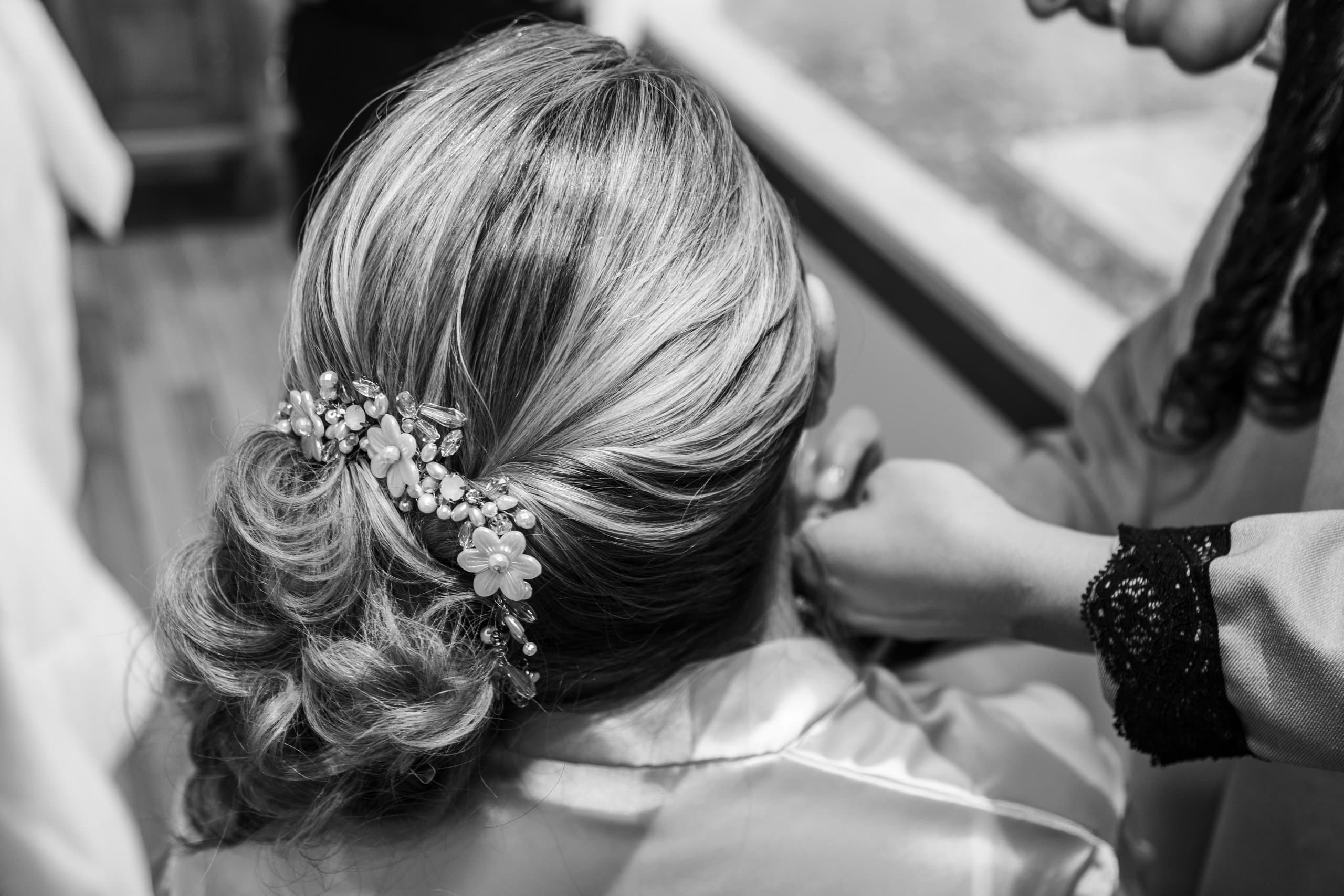 Acconciatura da sposa con il velo: capelli sciolti o raccolti?