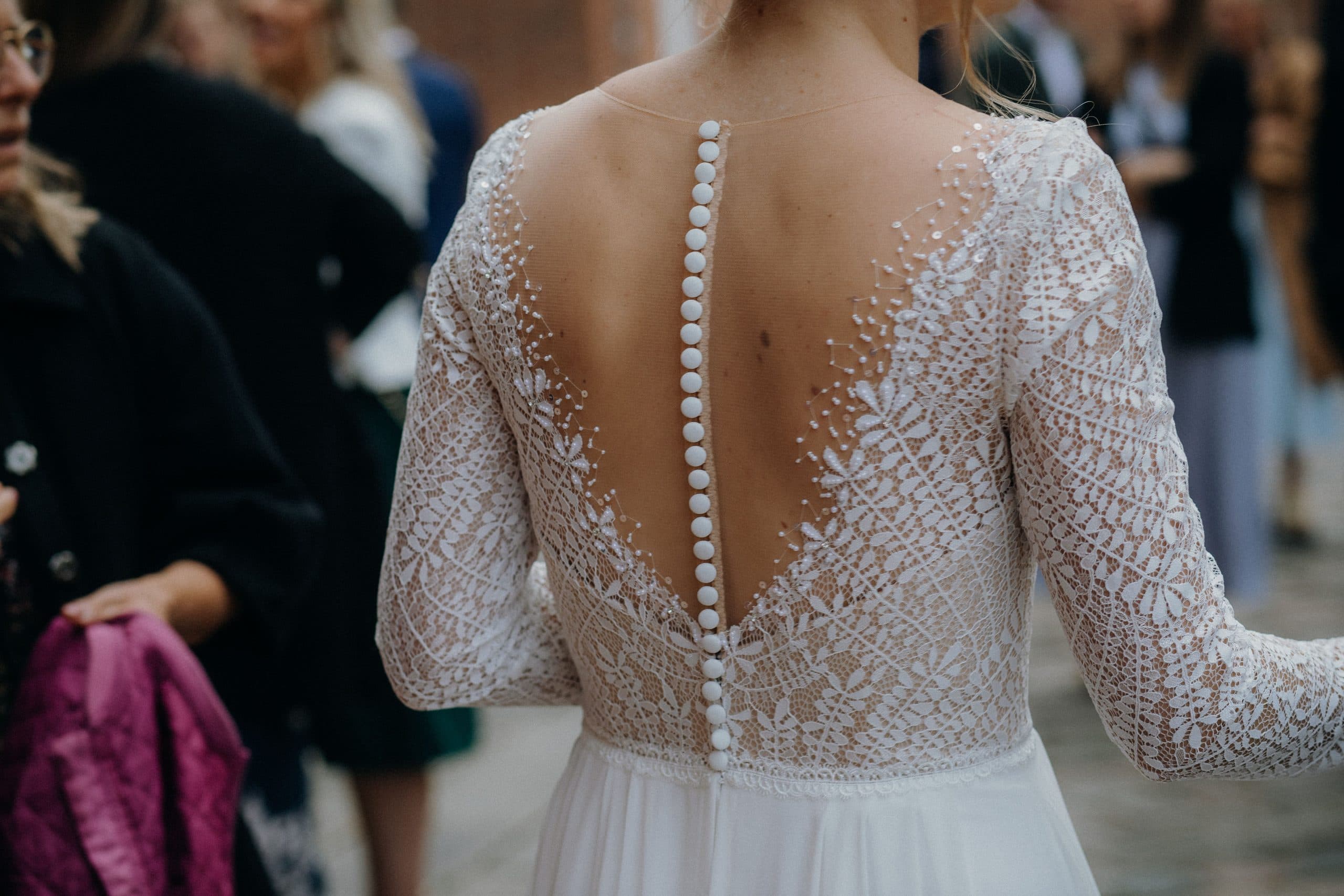 Chiusura dell'abito da sposa: zip, bottoni o corsetto
