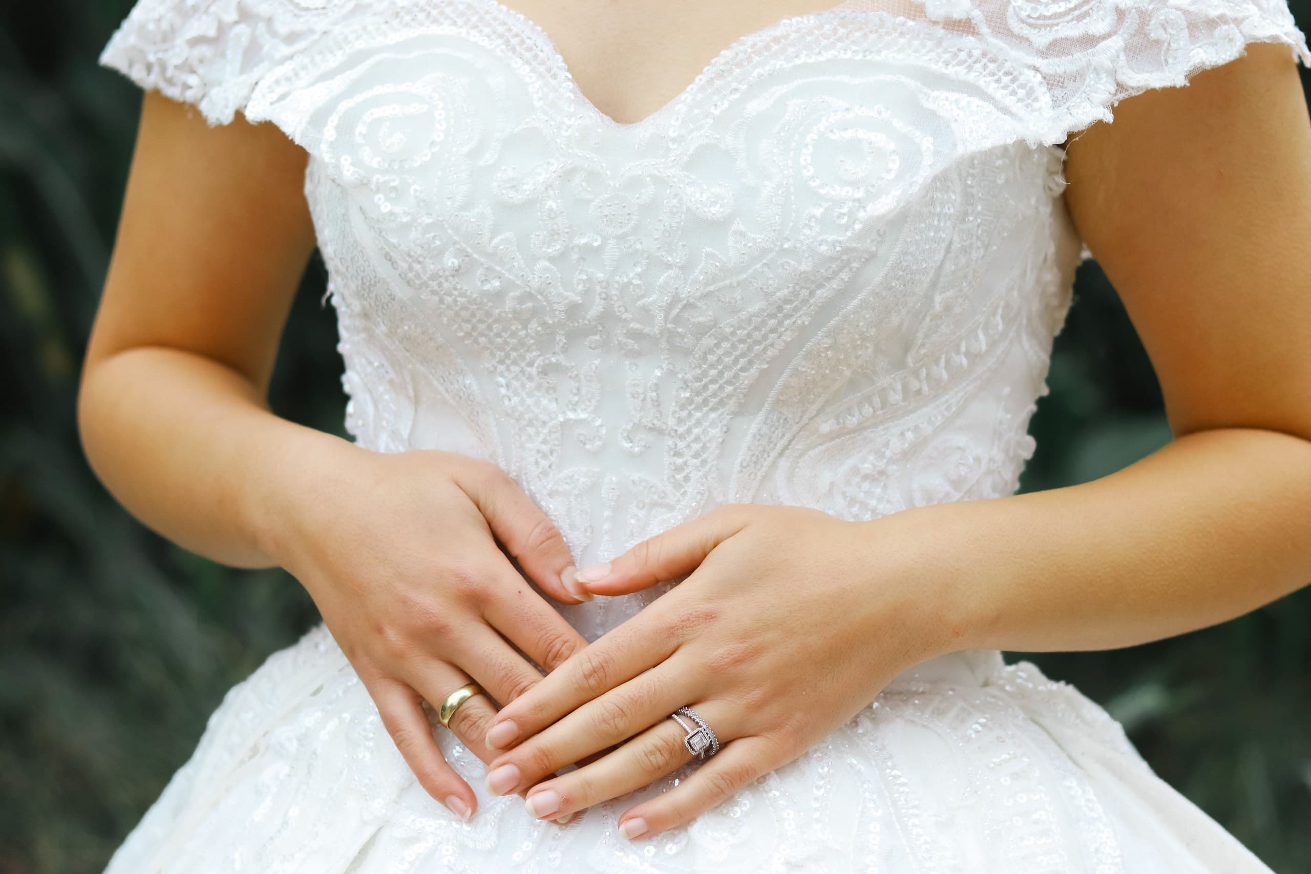 Pelle sensibile sotto l'abito da sposa: come evitare irritazioni