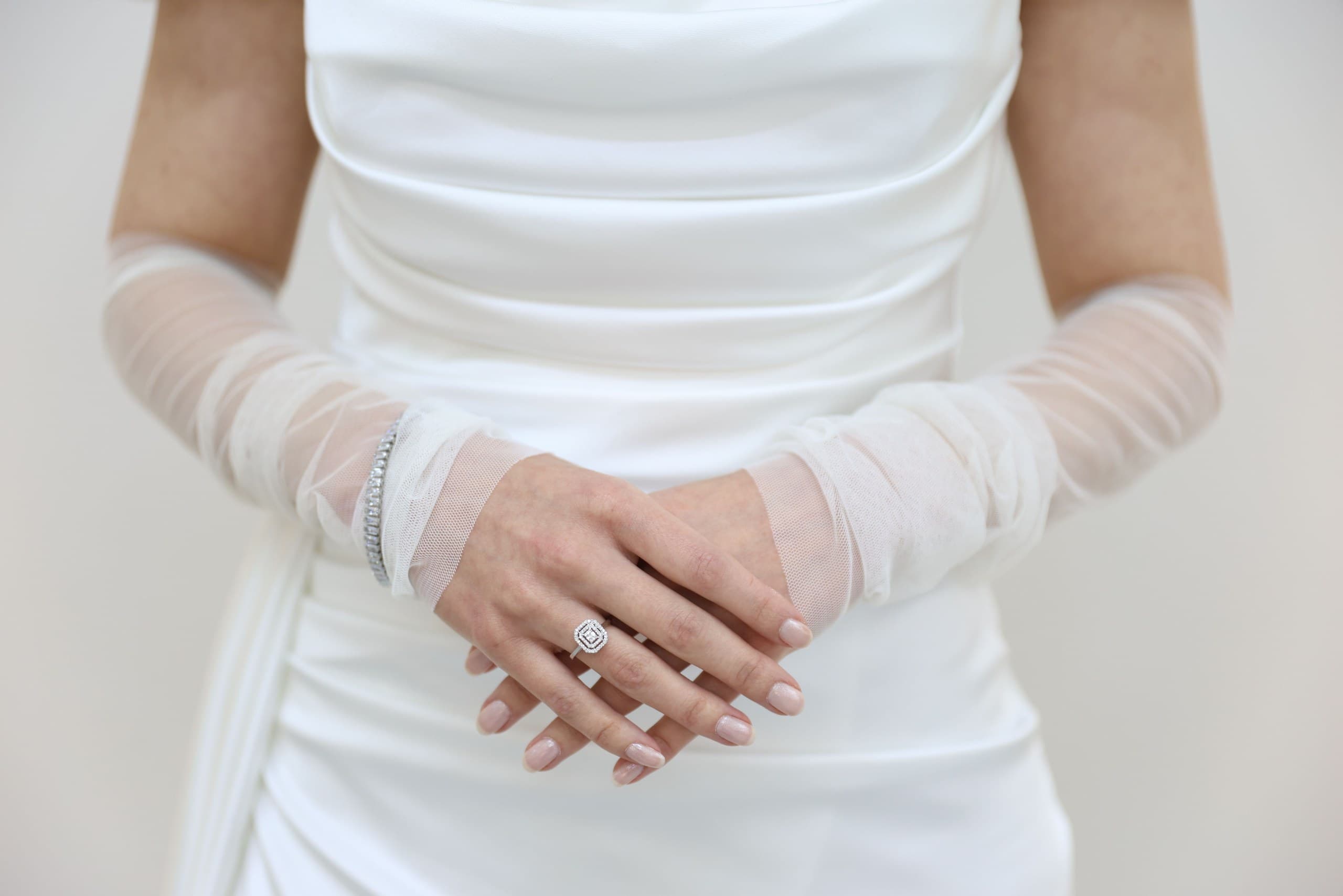 Guanti da sposa: quando indossarli, quando toglierli