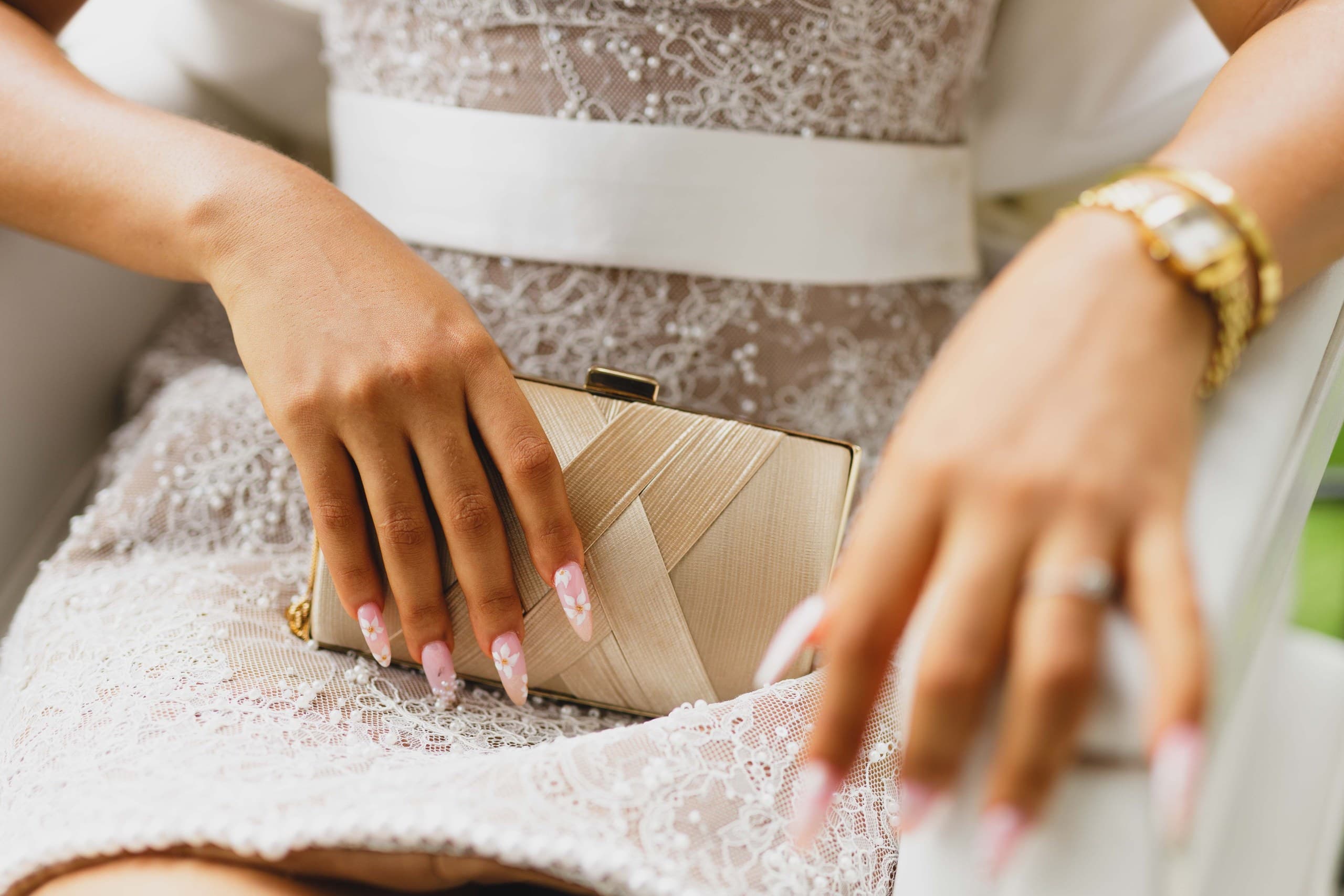 Borsetta da sposa: come sceglierla e cosa metterci dentro