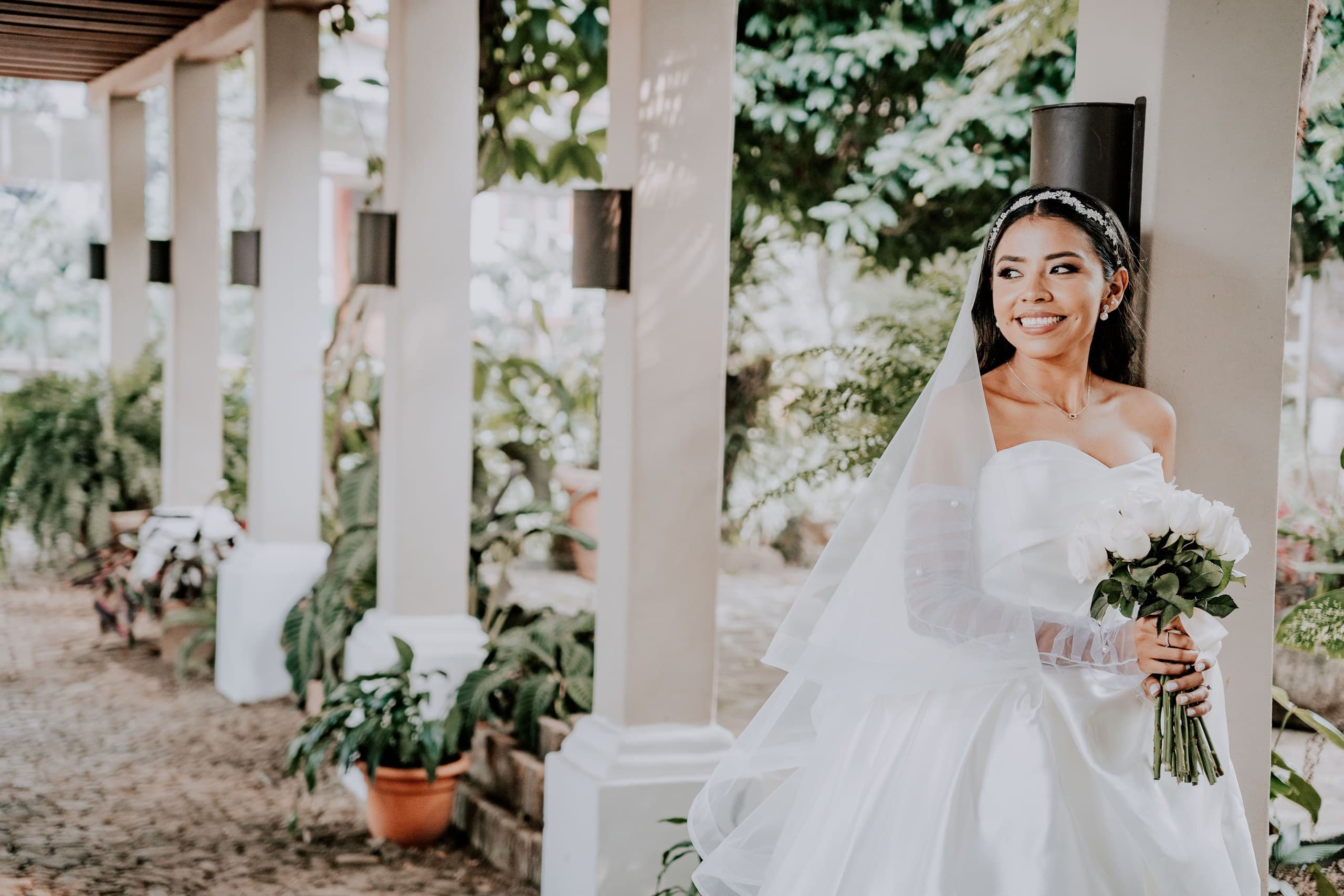 Maniche dell'abito da sposa: come si scelgono davvero