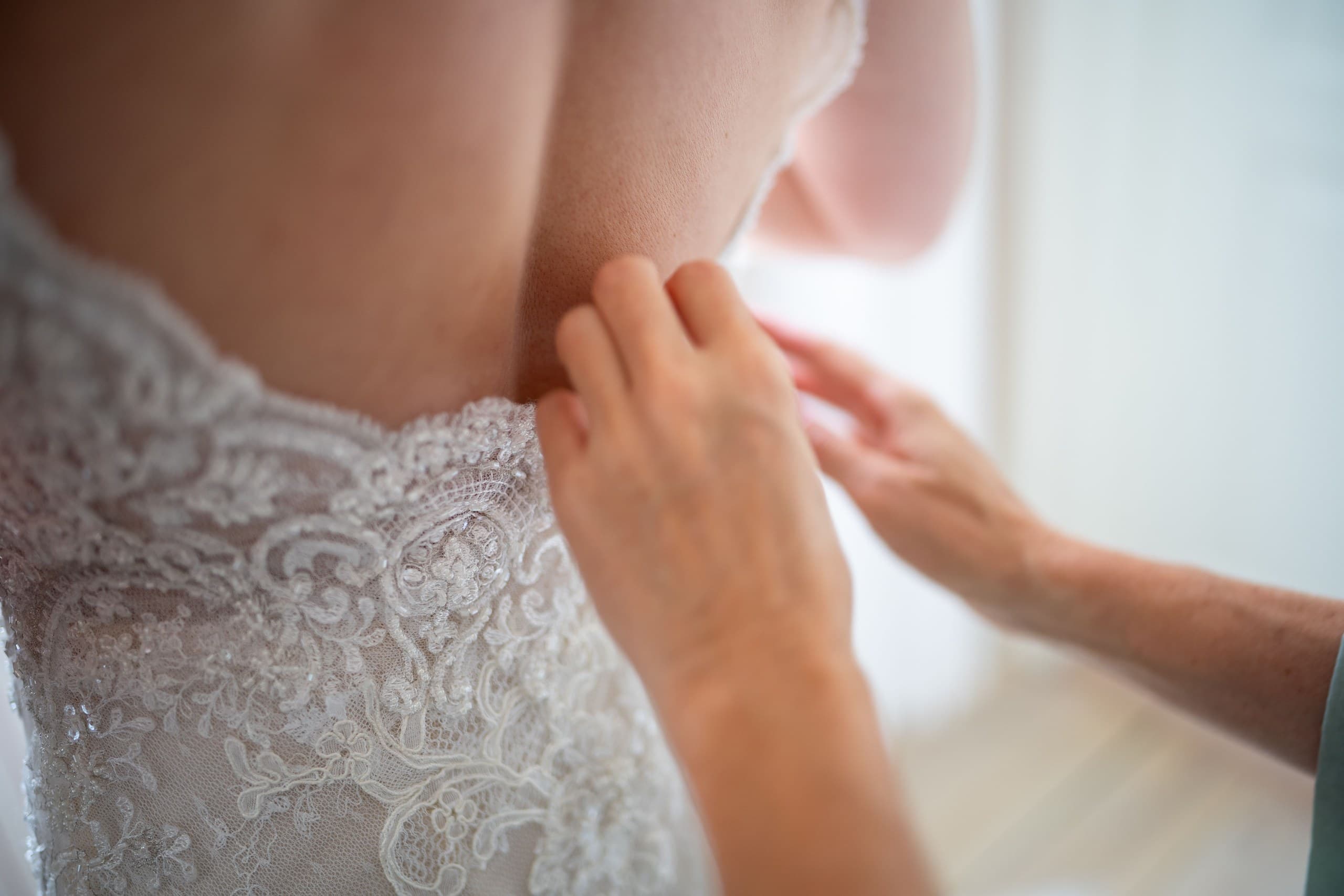 Quante prove servono per l'abito da sposa? A cosa serve ciascuna