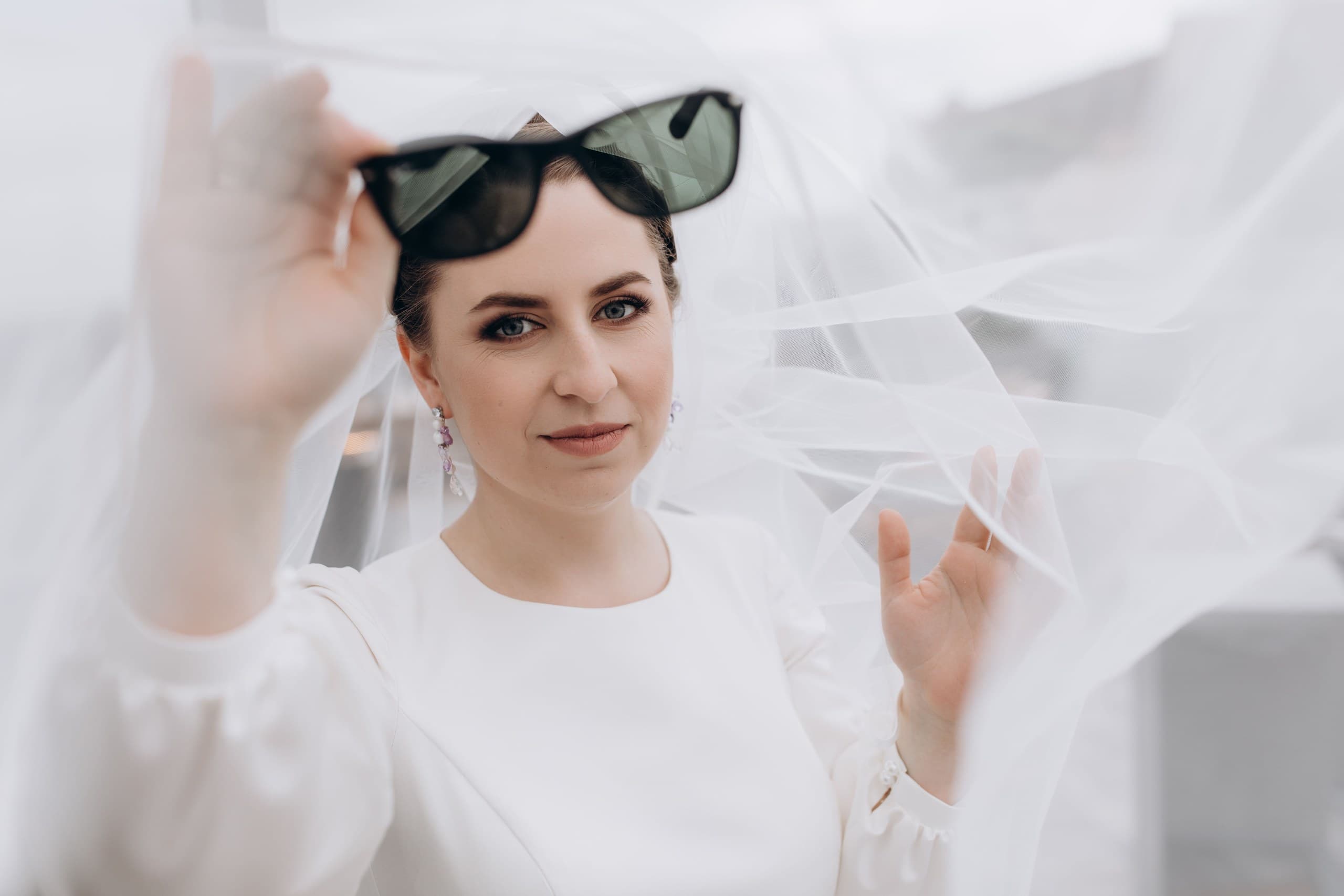 Sposa con gli occhiali: tenerli o toglierli il giorno del matrimonio?
